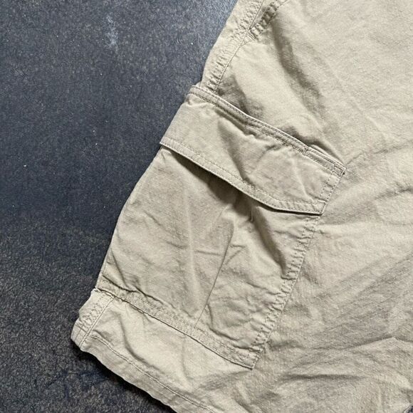 Signature Levi’s Tan Cargo Pants Lightweight Essential Men’s Size 40 Outdoors - Picture 2 of 16